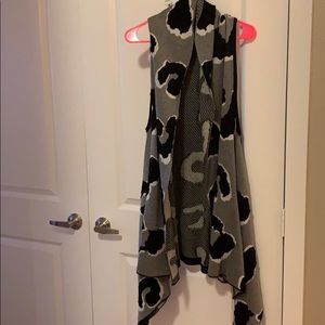 Black and gray leopard vest